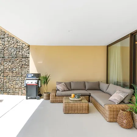 Darko ~ Great Views ~ Private Terrace Pool Appartement *