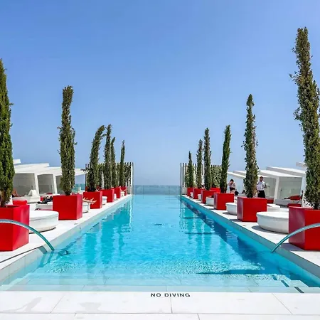 Darko ~ Great Views ~ Private Terrace Pool 아파트 푸엔히롤라